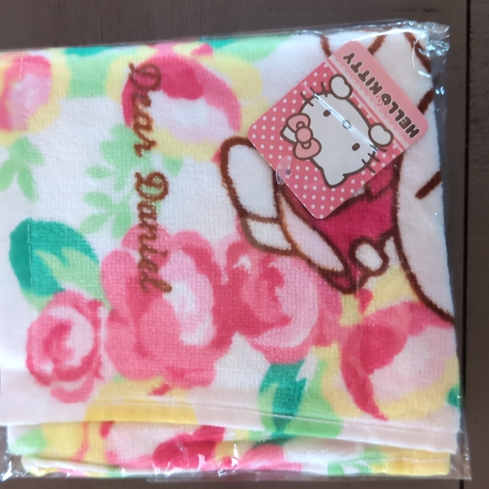 🆕 Hello Kitty Hand Towels - 2 - Picture 6 of 9